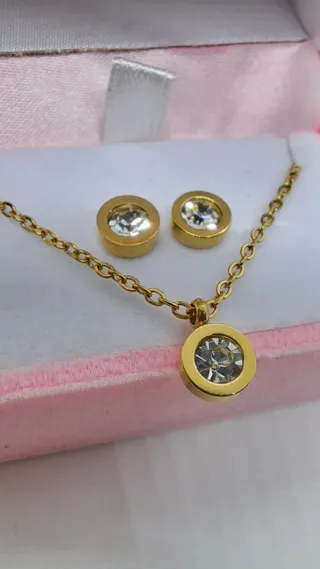 Conjunto Collar y Pendientes Circon Dorados