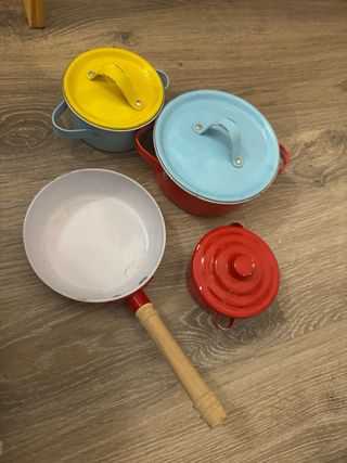 Cocina de madera Ikea (35€) + accesorios (18€)