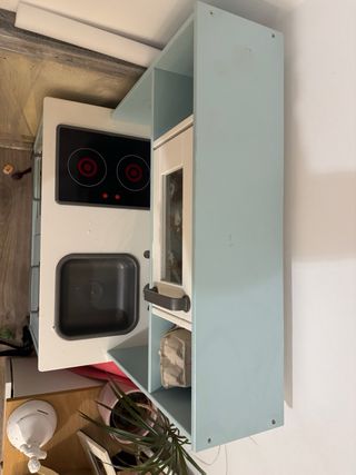 Cocina de madera Ikea (35€) + accesorios (18€)