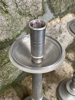 Candelabros de estaño