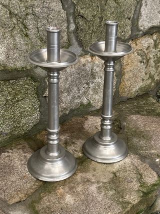 Candelabros de estaño