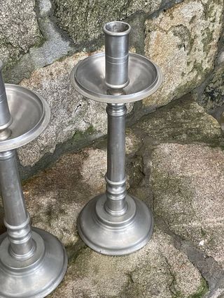 Candelabros de estaño