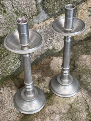 Candelabros de estaño