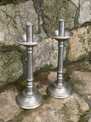 Candelabros de estaño