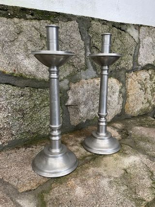 Candelabros de estaño