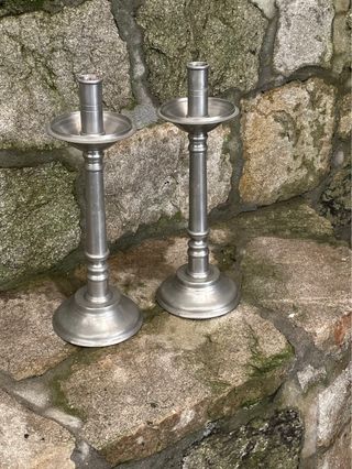 Candelabros de estaño