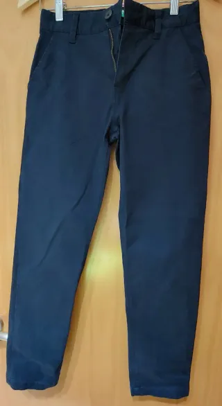 Pantalones Benetton niño azul marino.