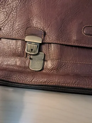 Maletín de cuero marrón