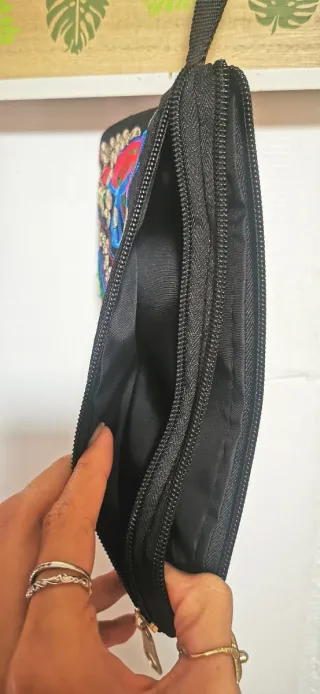 Bolsos de mano bordados con flores