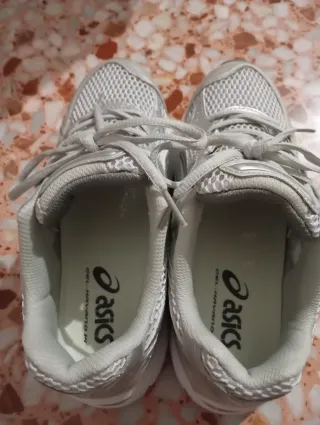 Zapatillas Asics plateadas talla 39