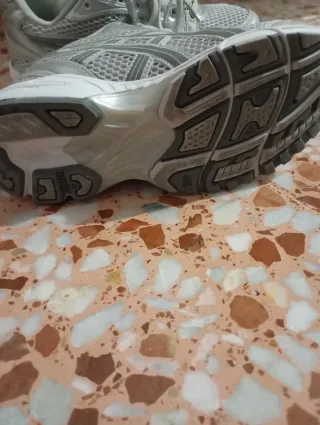 Zapatillas Asics plateadas talla 39