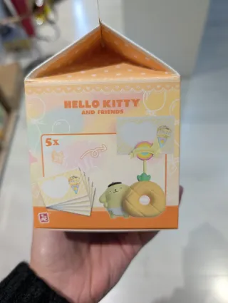 Porta memo Pompompurin Hello Kitty Party Time