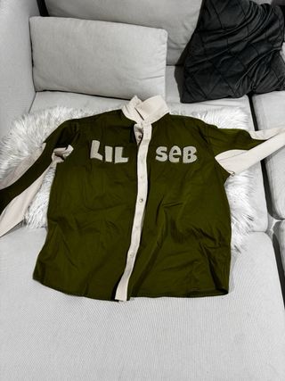 Consegna di abbigliamento nuovo di varie marche