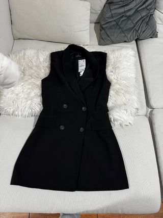 Consegna di abbigliamento nuovo di varie marche