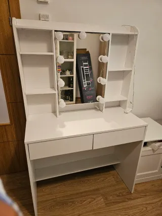 Tocador blanco con espejo y luces LED