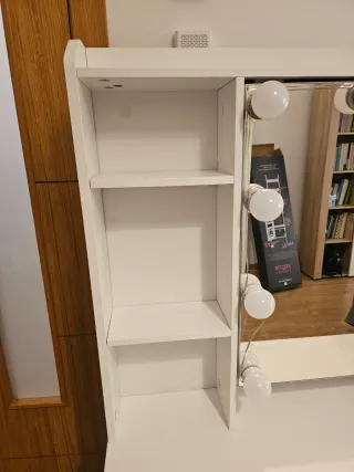 Tocador blanco con espejo y luces LED