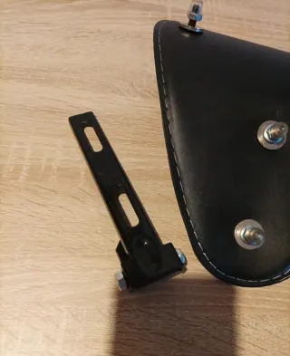 Asiento moto negro con muelles y soporte