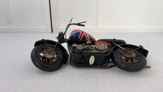 Moto Clásica de Chapa Decorativa