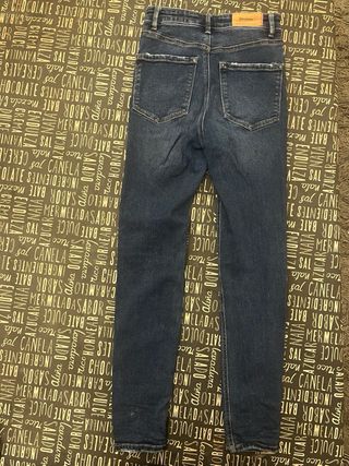 Vaquero pitillo azul oscuro talla 36 Stradivarius