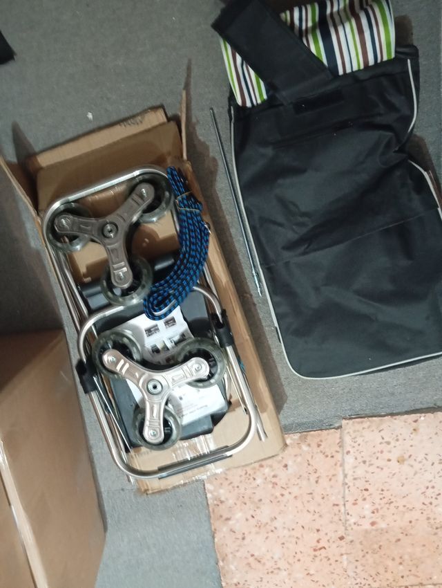 Carrello della spesa pieghevole con ruote