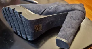 Stivaletti neri con tacco