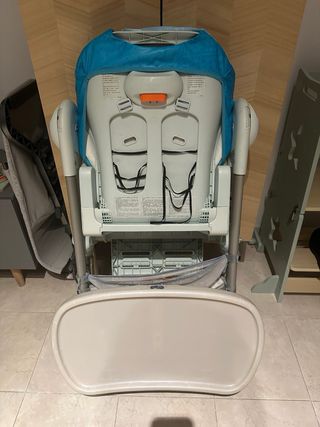 Trona Chicco azul con funda de dinosaurio