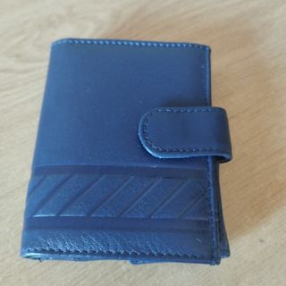 Cartera de piel azul nueva