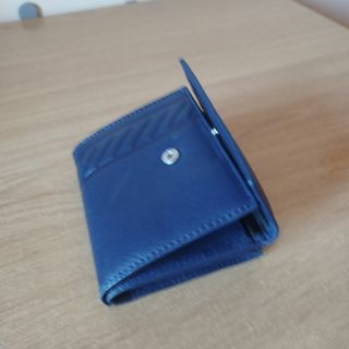 Cartera de piel azul nueva