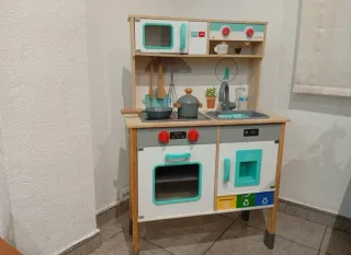 Cocinita de juguete de madera