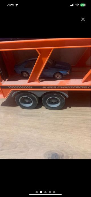 Camión porta coches con 5 coches