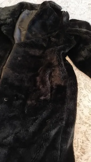 Abrigo Pelo Sintético Negro