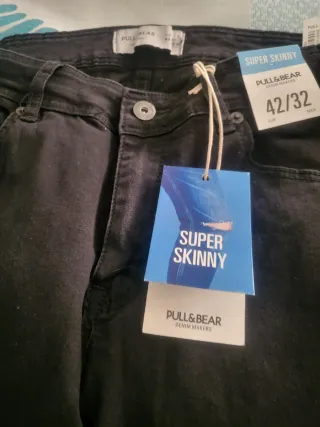 Pantalón vaquero negro Pull&Bear talla 42