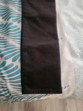 Pantalón vaquero negro Pull&Bear talla 42