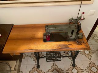 Máquina de coser Alfa