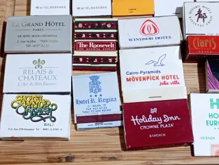 Lotto di scatole di fiammiferi di hotel internazionali