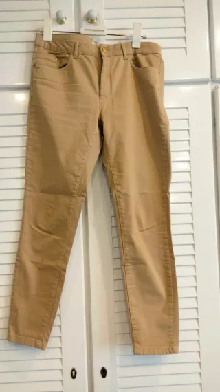 Pantalón chino beige