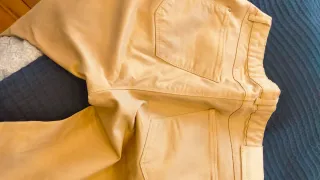 Pantalón chino beige