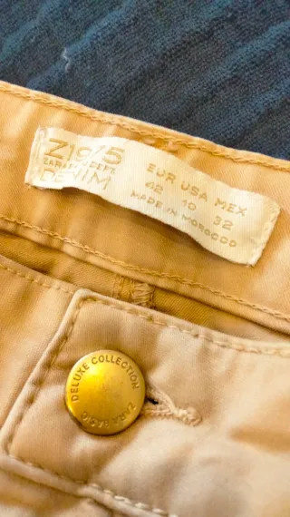 Pantalón chino beige