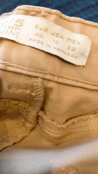 Pantalón chino beige