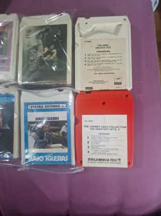 Lote de seis cintas de música en formato 8-track.