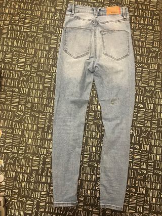 Vaquero pitillo azul claro Stradivarius T.36