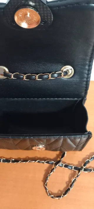 Bolso niña negro con cadena y corazón