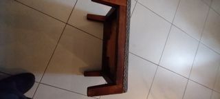 Poggiapiedi vintage in camoscio e legno