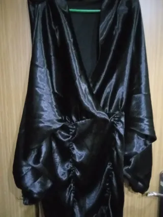 Vestido negro satinado talla M