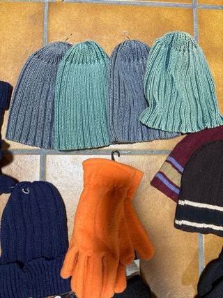 Lote Gorros y Guantes Invierno