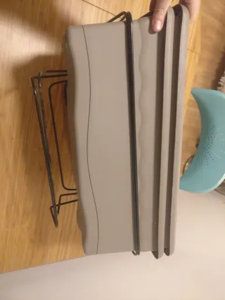 Dos Jardineras con soporte para colgar en balcón