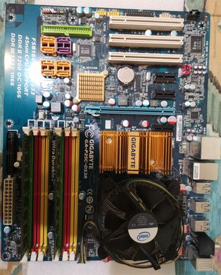 Placa Base Gigabyte GA-P35C-DS3R + CPU + 4GB RAM