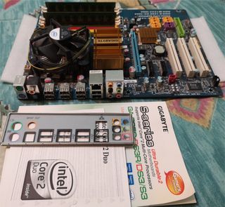 Placa Base Gigabyte GA-P35C-DS3R + CPU + 4GB RAM