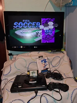 Console Sega Mega Drive classica in nero funziona correttamente senza difetti, ottima qualità dell'immagine