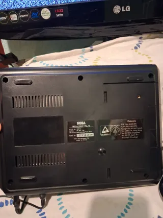 Console Sega Mega Drive classica in nero funziona correttamente senza difetti, ottima qualità dell'immagine